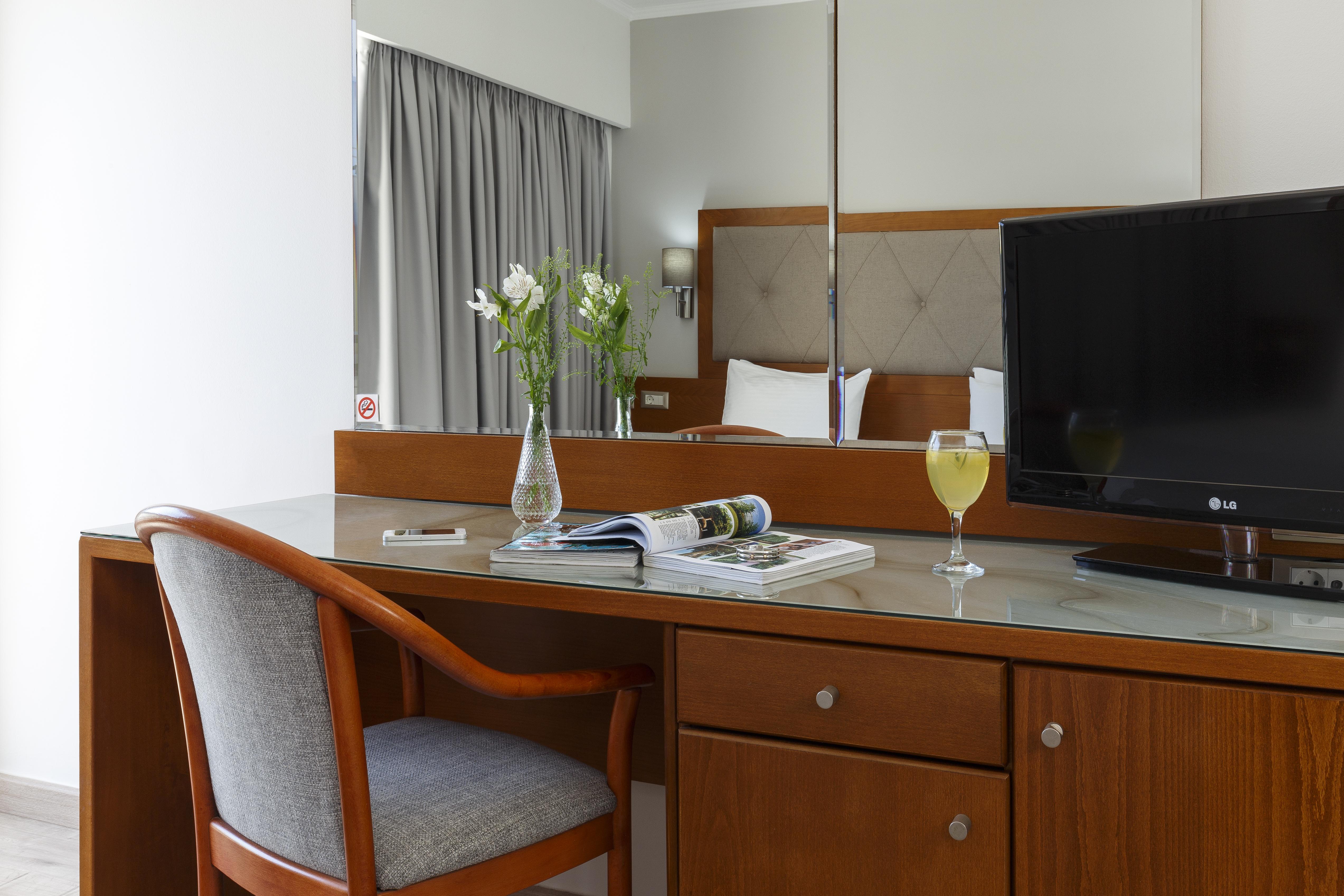 Best Western Plus Hotel Plaza Rhodes City Екстериор снимка