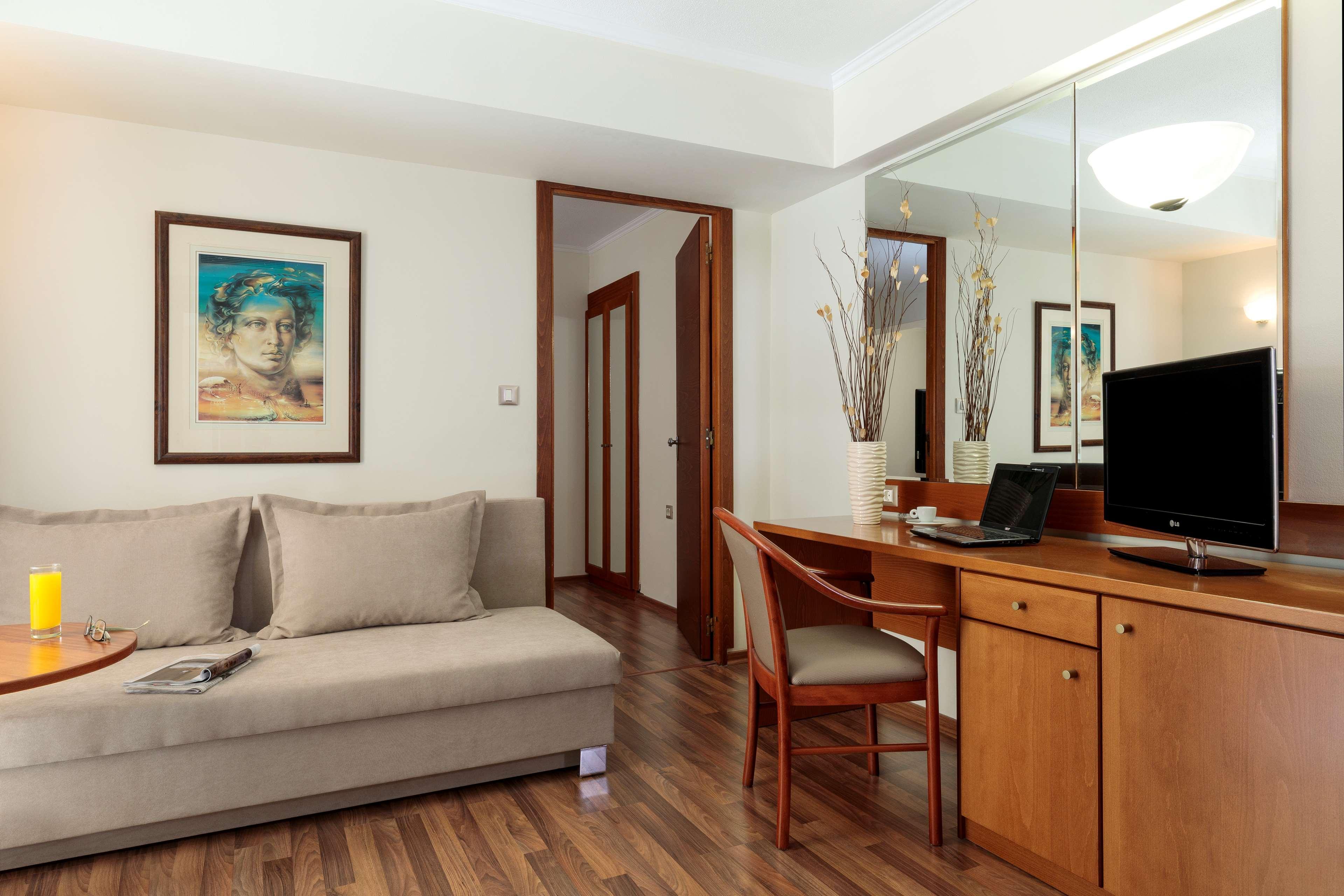 Best Western Plus Hotel Plaza Rhodes City Екстериор снимка